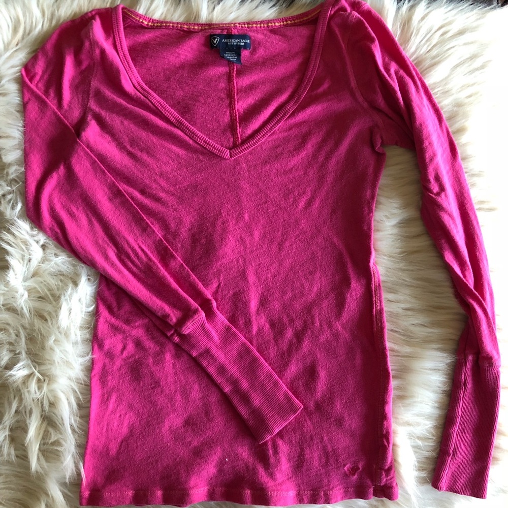 🌸 Hot pink American Eagle stretch tee